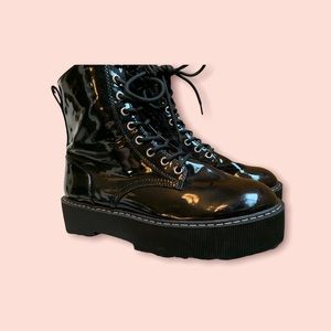 H&M’s “DIVIDED” Womens Patent Platform Lace Up Boots; Size 8.5